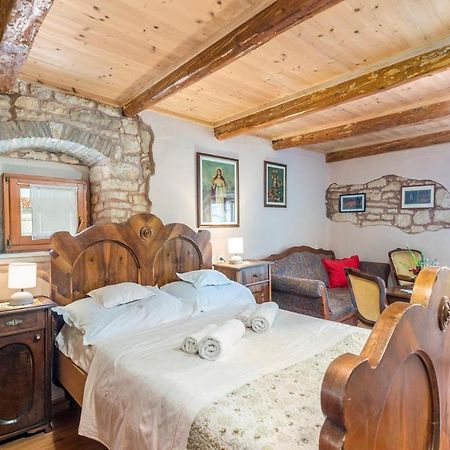 House Peresiji Hotell Rum bild
