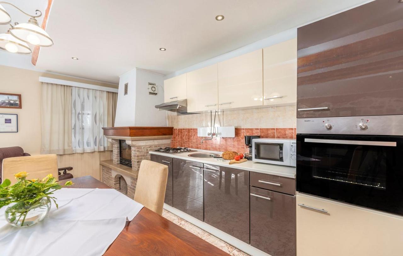 House Peresiji Hotell Rum bild