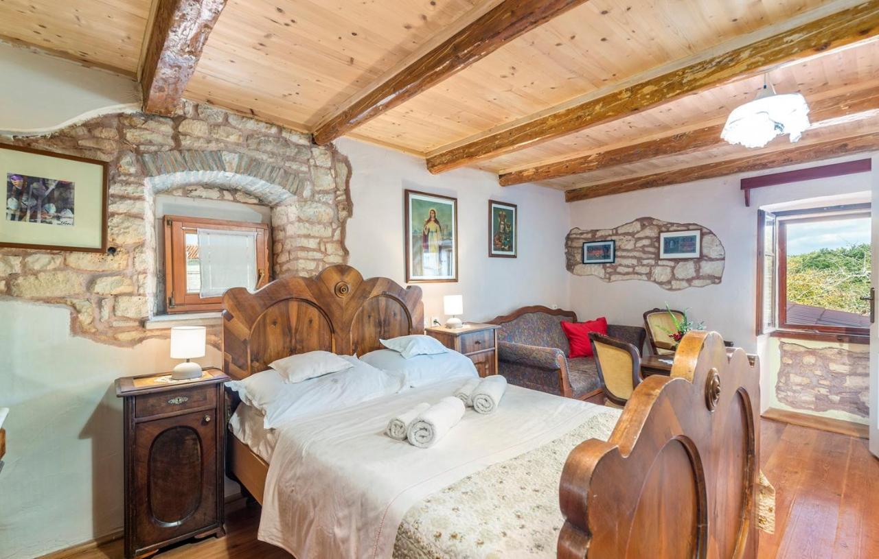 House Peresiji Hotell Rum bild