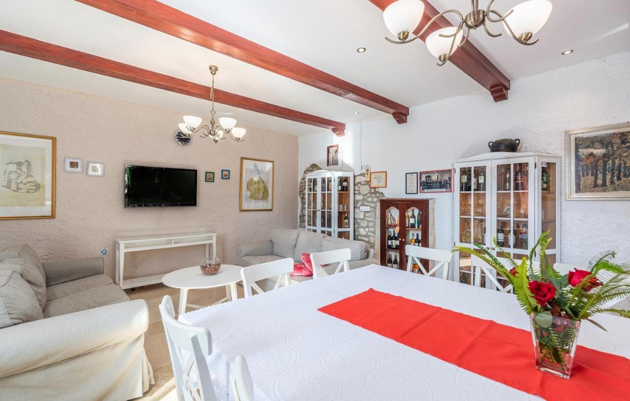 House Peresiji Hotell Rum bild