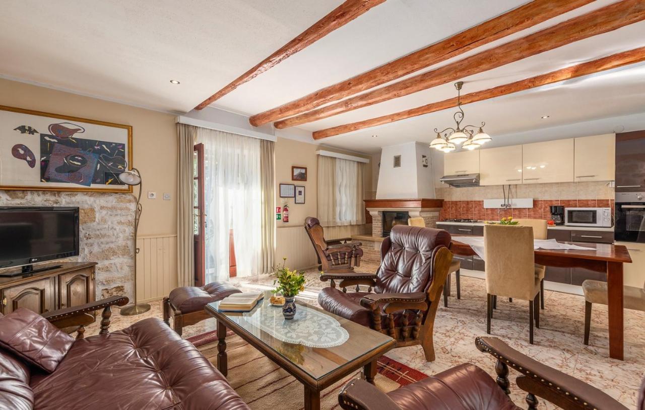 House Peresiji Hotell Rum bild
